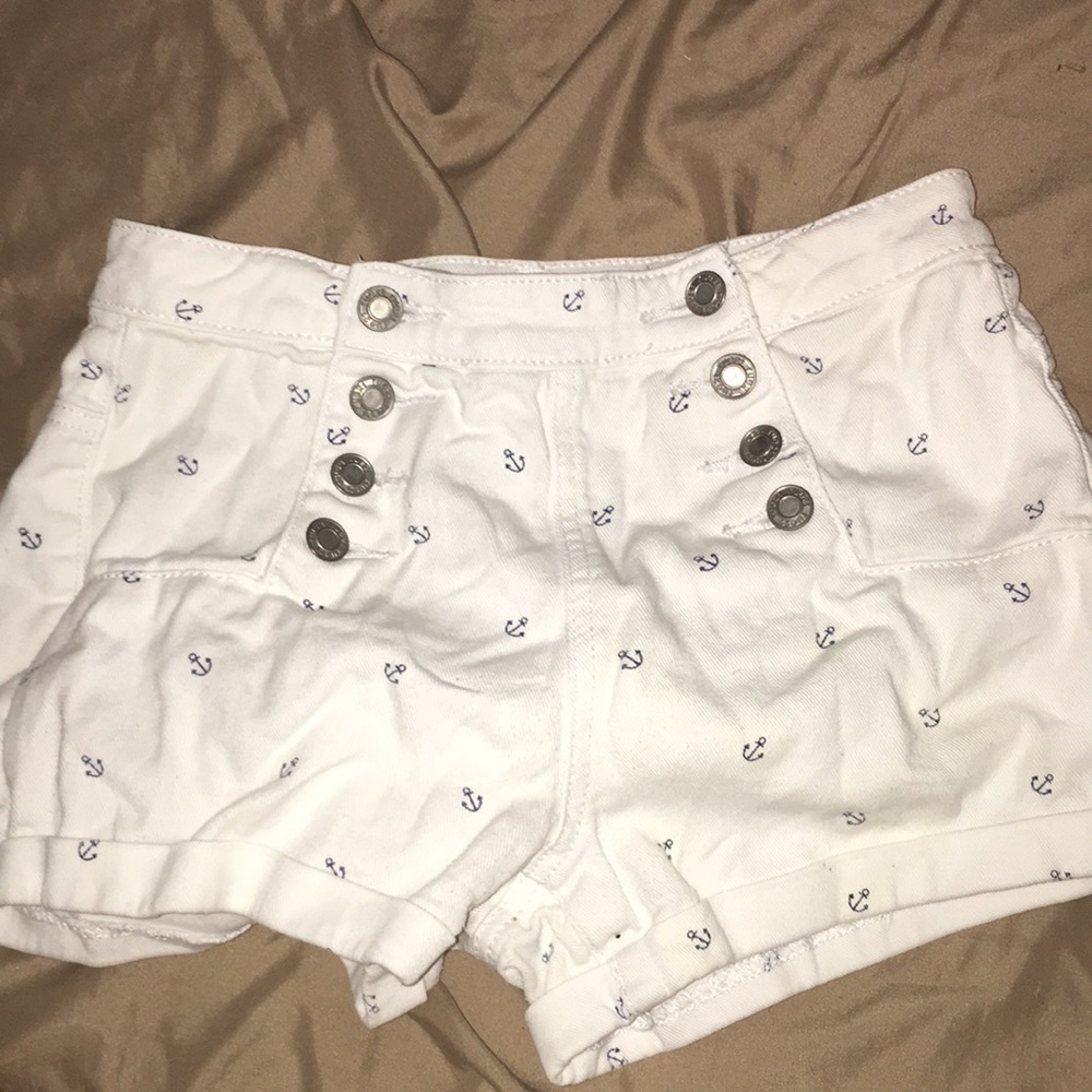 Anchored blue / white shorts !